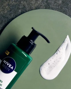 Men Sensitive Pro Ultra-Calming płynny krem do golenia 200ml