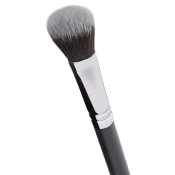 P56 Pędzel do aplikacji korektora i rozświetlacza