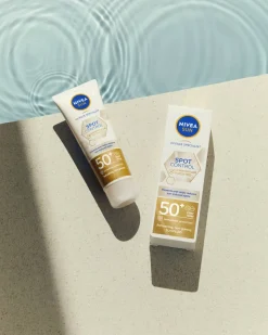 Sun Spot Control Luminous 630® odświeżający fluid przeciwsłoneczny do twarzy SPF50+ 40ml